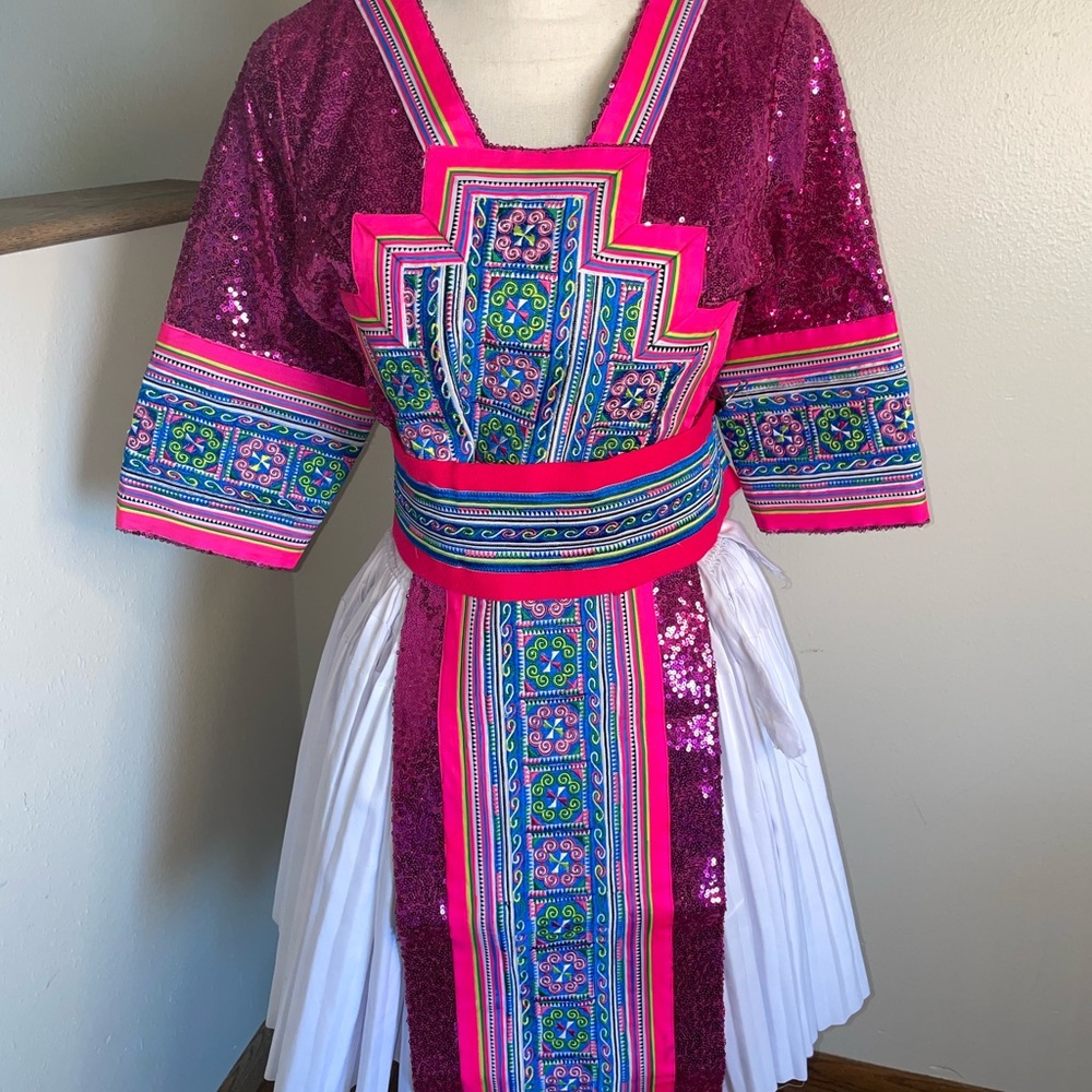 Hmong outfit size 38